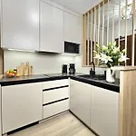 Apartamento Pine Point With Shared Pools, Jacuzzi, Sauna & Gym