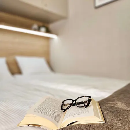 Pine Point With Shared Pools, Jacuzzi, Sauna & Gym *