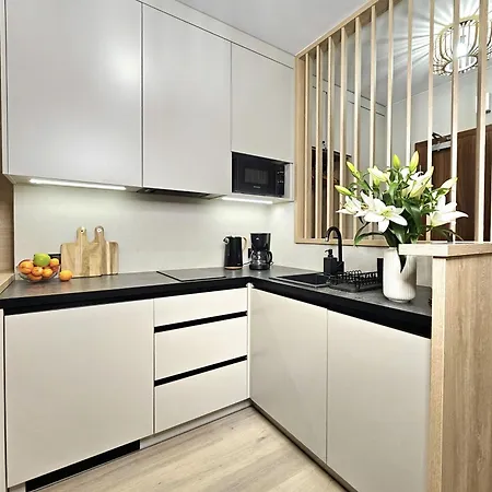 아파트 Pine Point With Shared Pools, Jacuzzi, Sauna & Gym