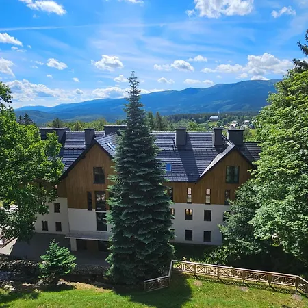 Pine Point With Shared Pools, Jacuzzi, Sauna & Gym Apartament
